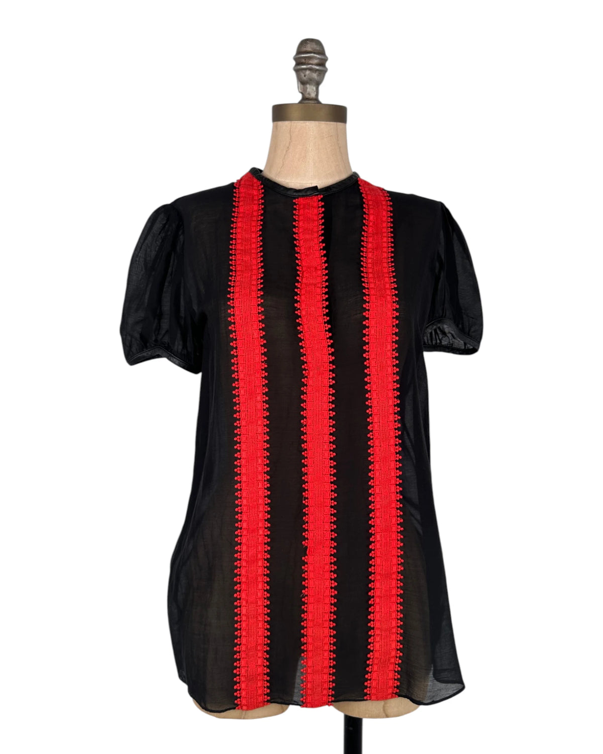 Blusa negra encaje rojo