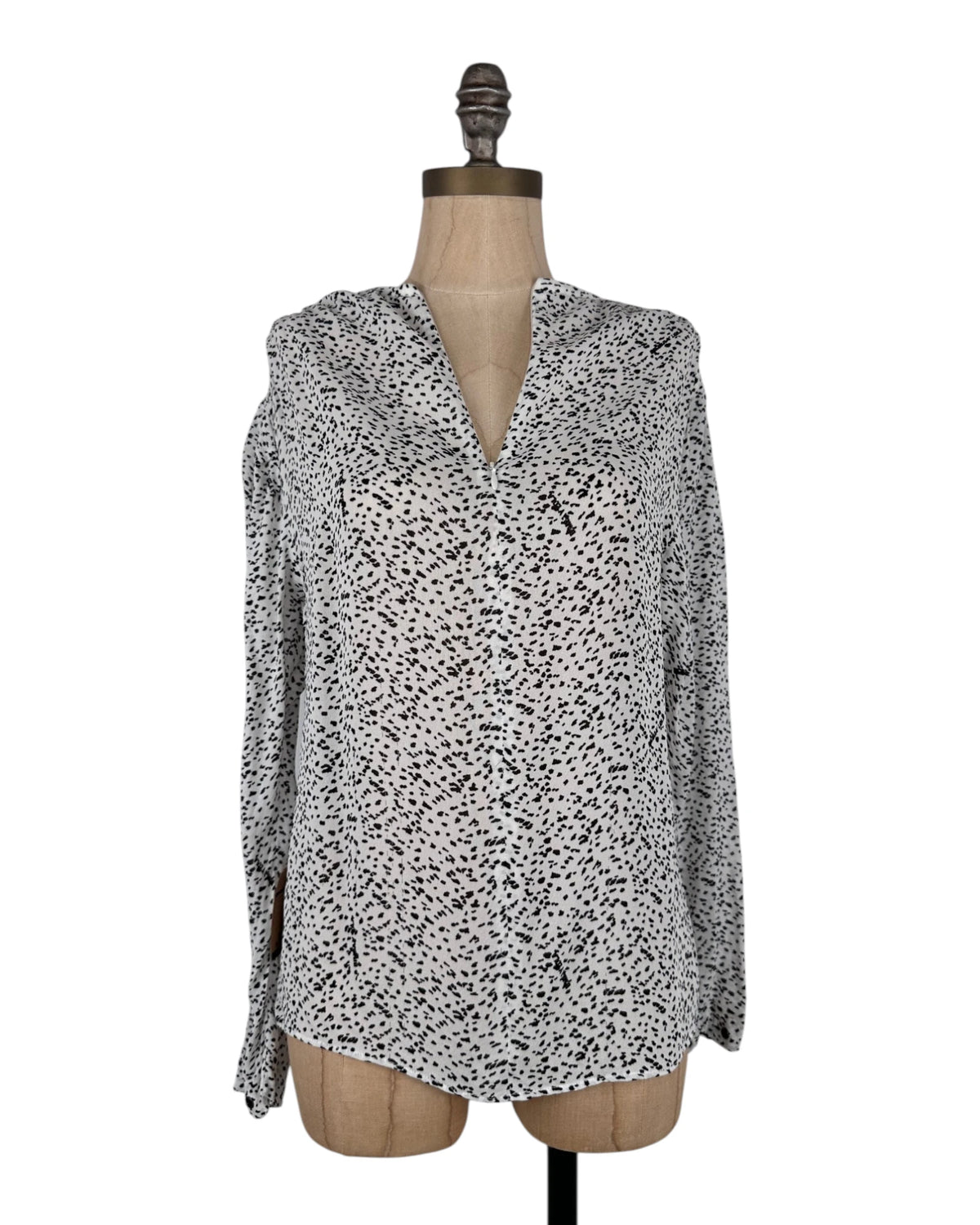 Blusa blanca y negra