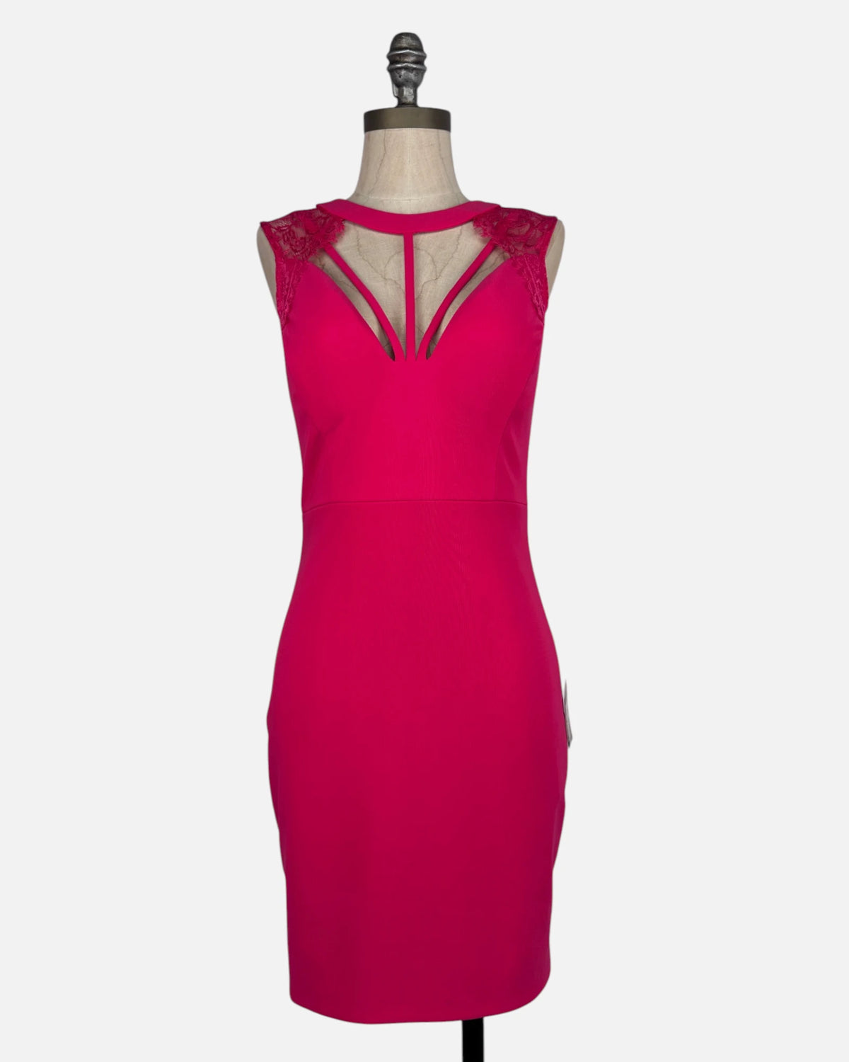 Vestido con encaje fucsia