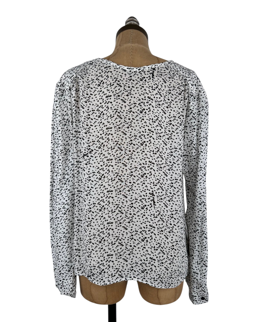Blusa blanca y negra (4)