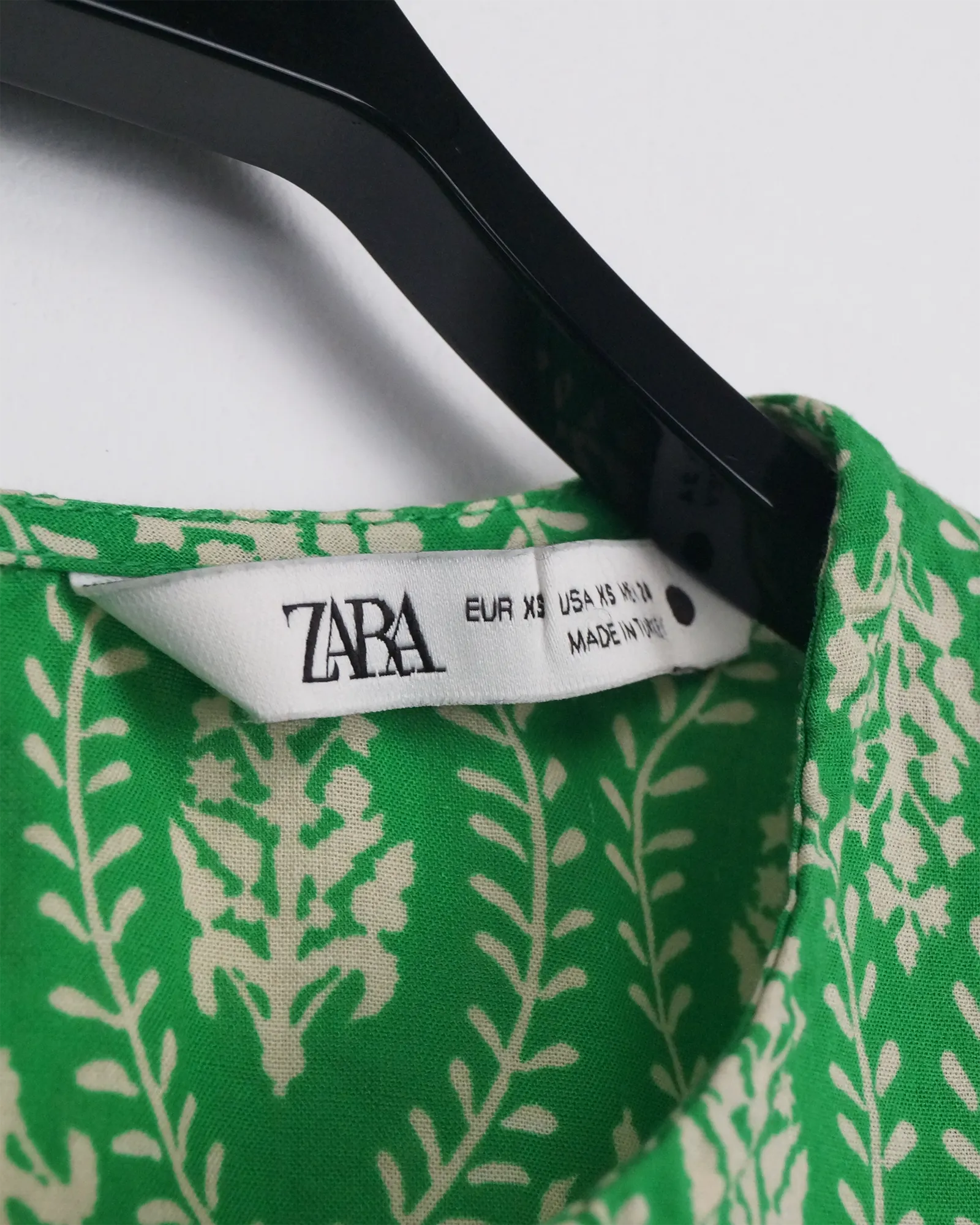 Blusa verde floreada
