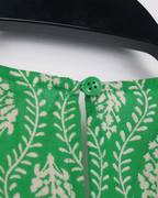 Blusa verde floreada
