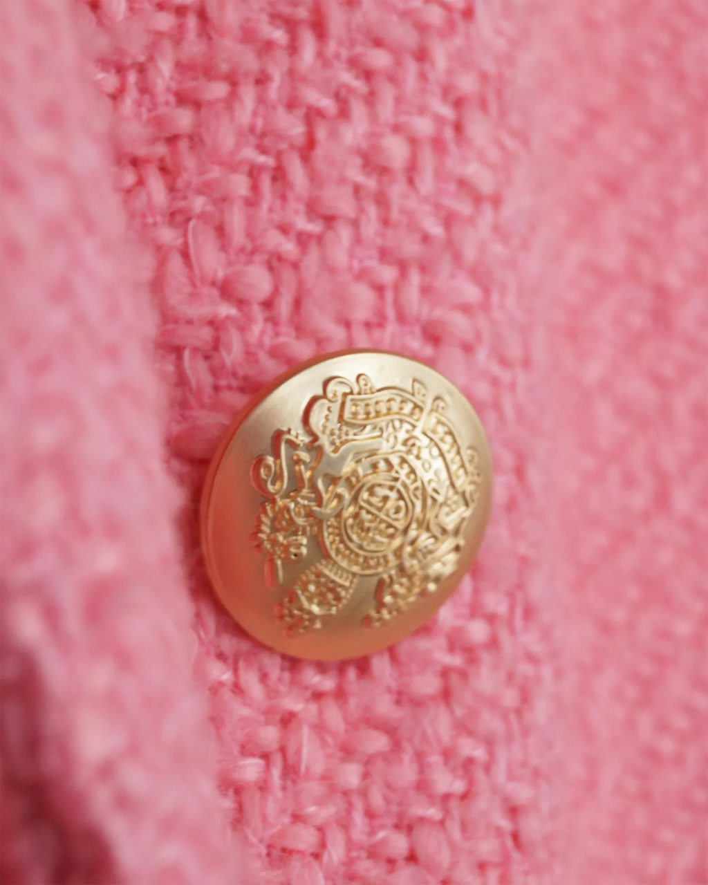 Chaqueta rosa estilo chanel