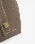 Bolso cruzado y mano