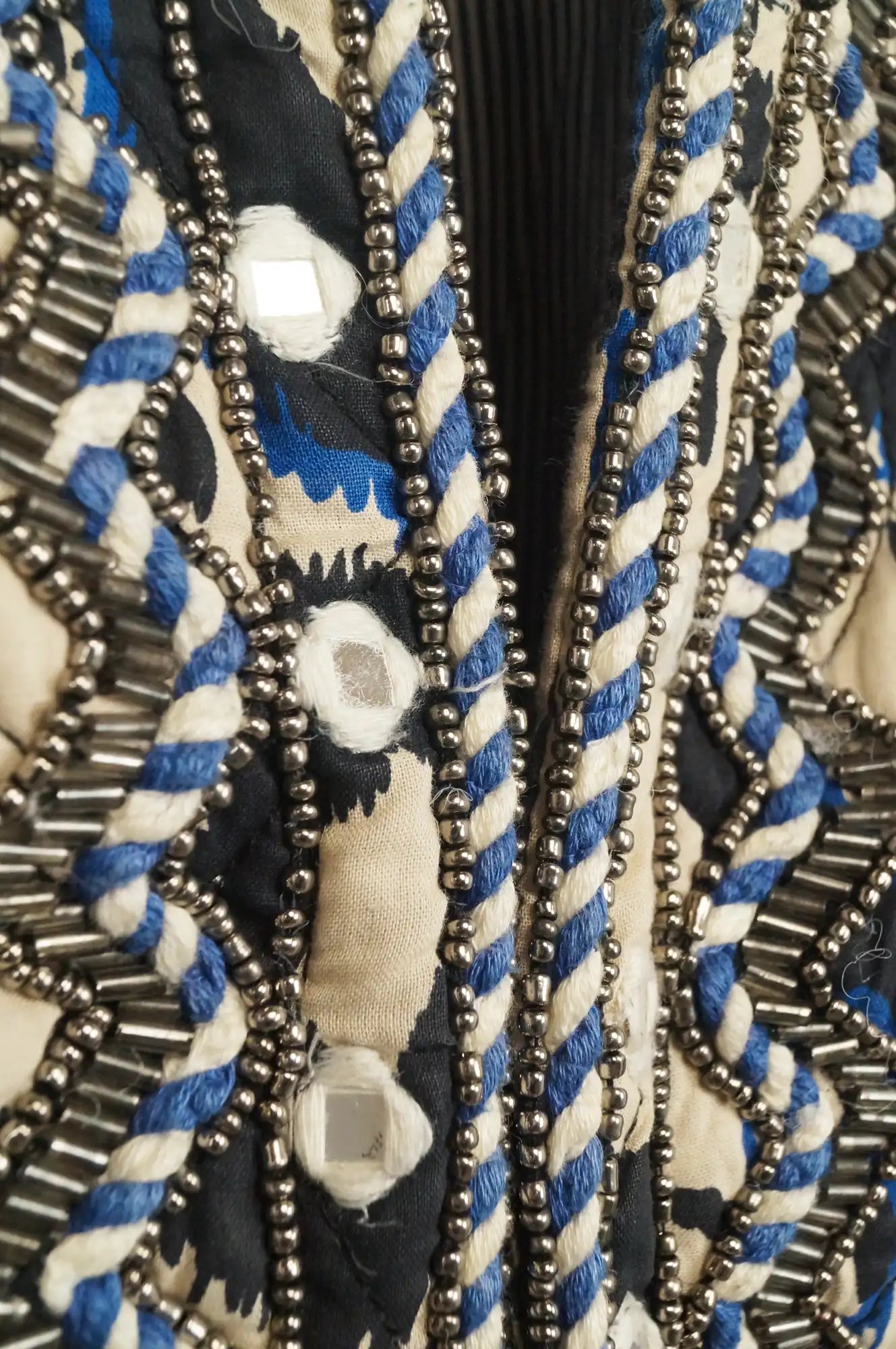 Chaqueta acolchada pedrería