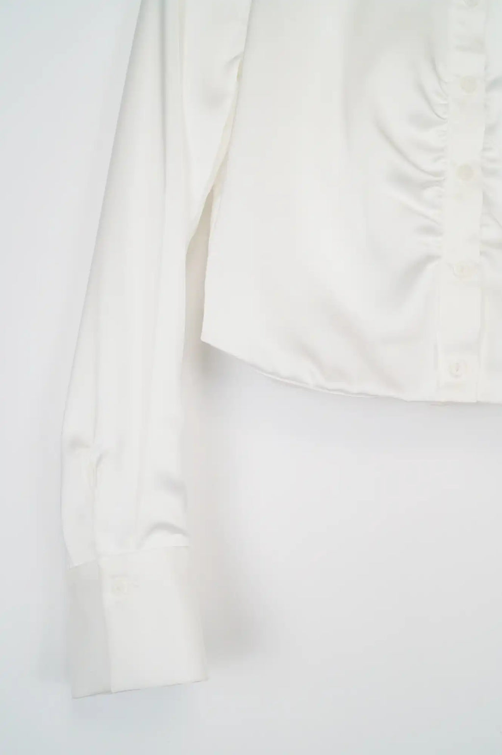 Camisa crop satinada blanca