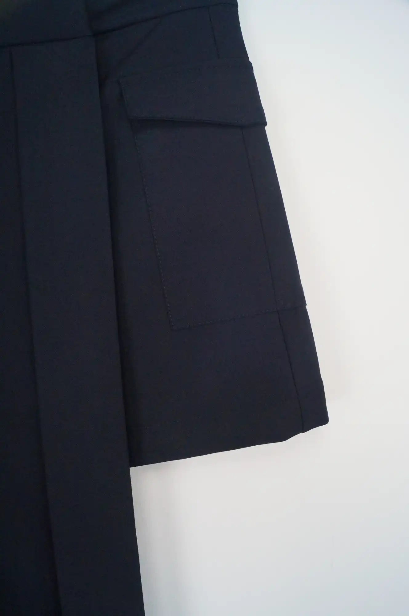 Falda plisada asimétrica