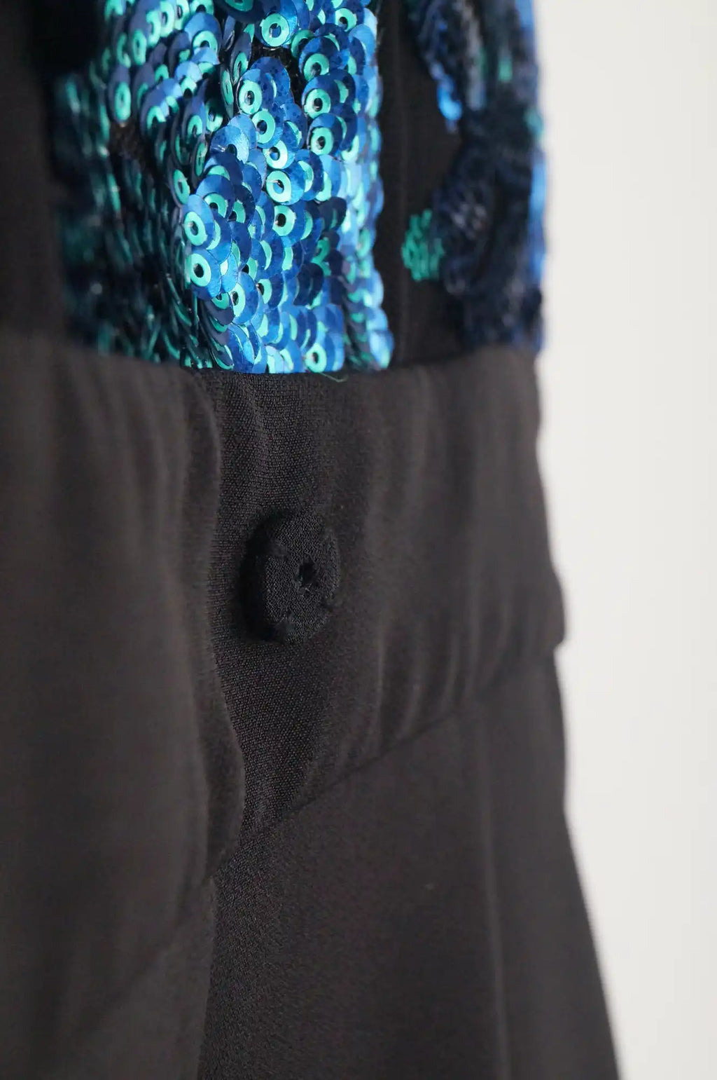 Vestido lentejuelas con faldón