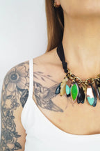 Collar resina hojas corazón