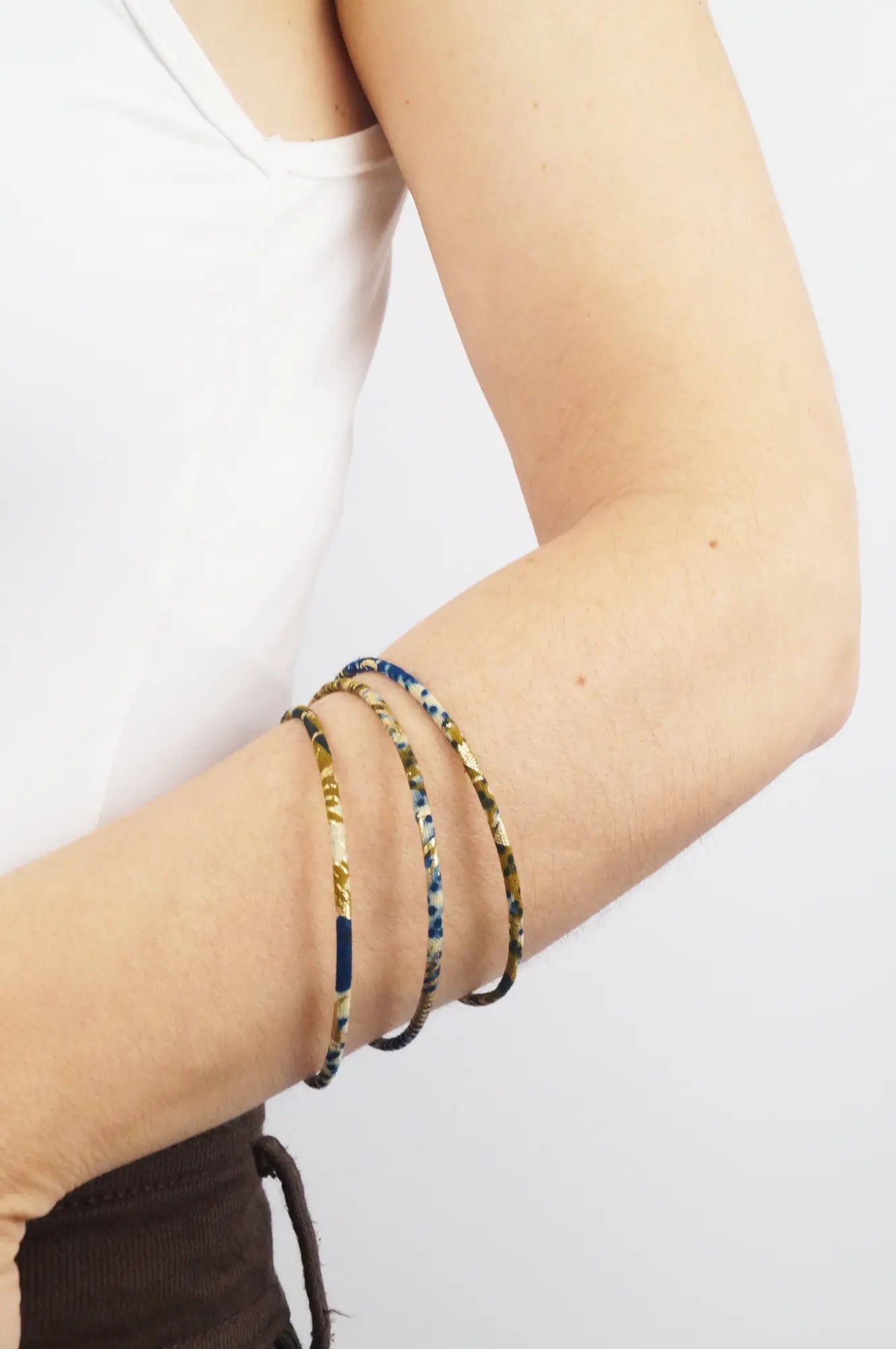 Pulsera artesanal de tela