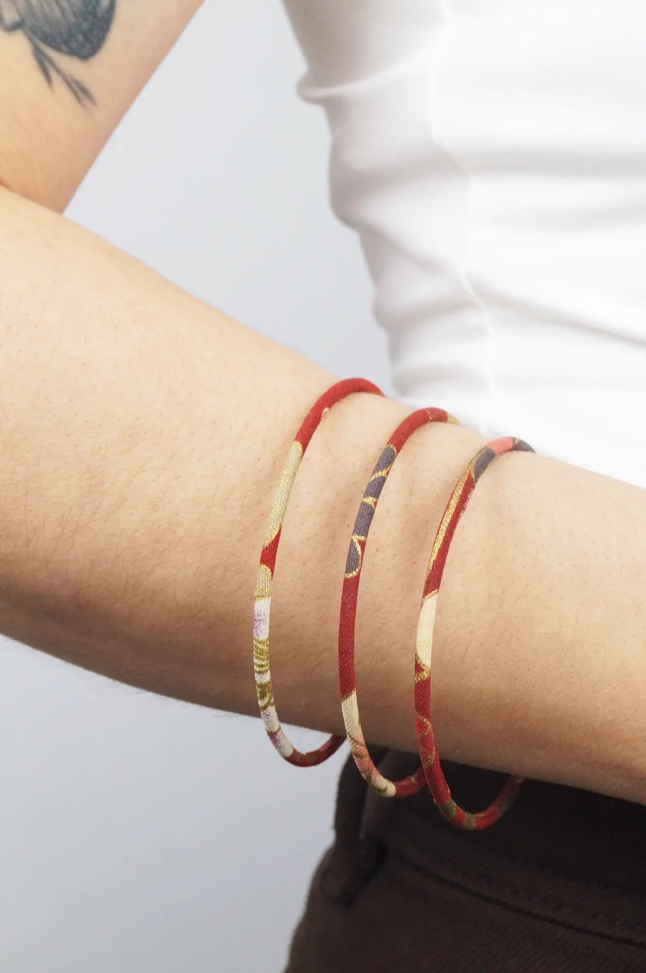 Pulsera artesanal de tela