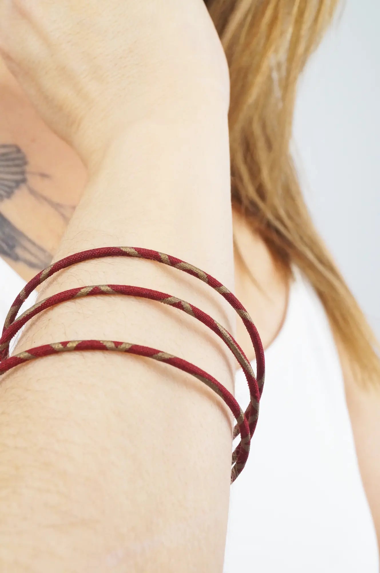 Pulsera artesanal de tela