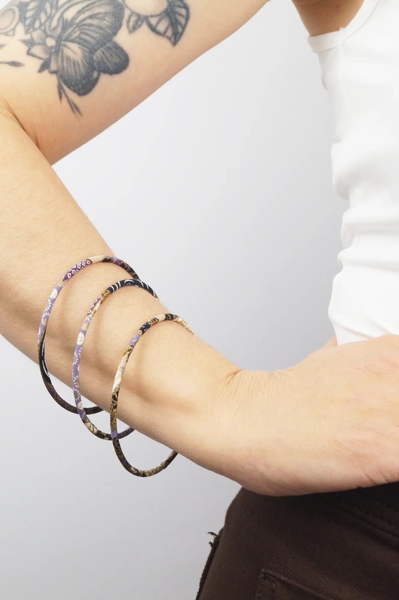 Pulsera artesanal de tela