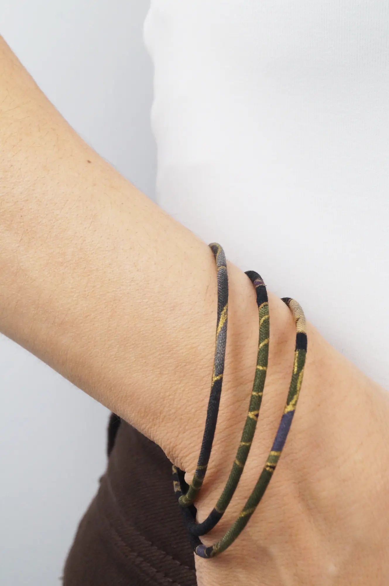 Pulsera artesanal de tela