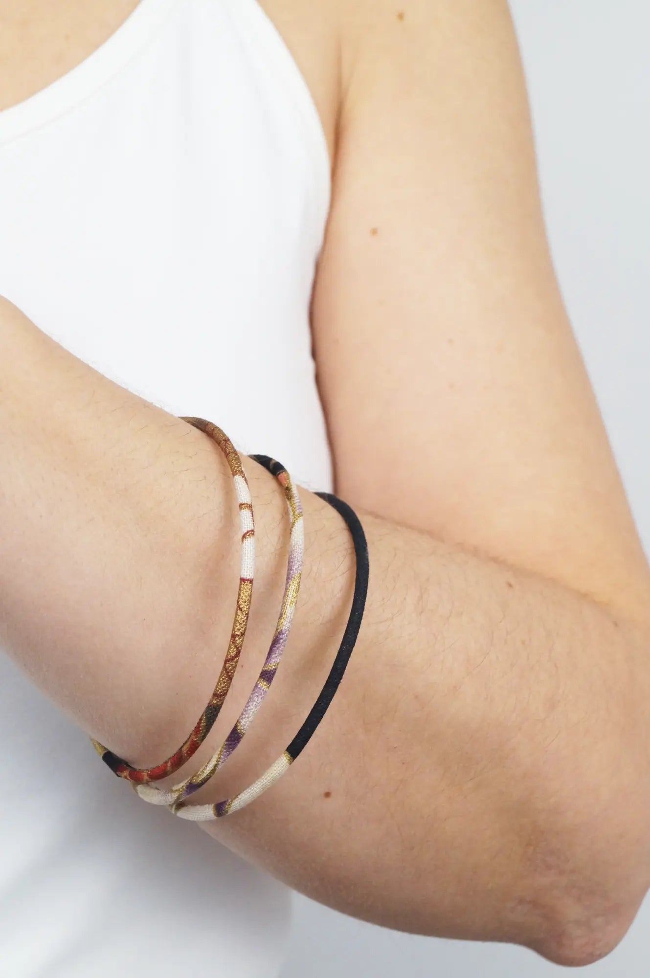 Pulsera artesanal de tela