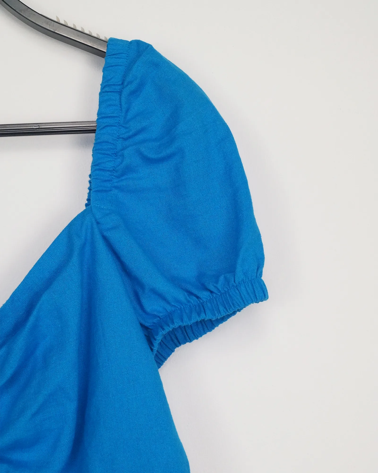 Top azul klein lino