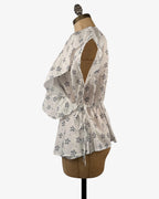 Blusa volantes blanca florecitas