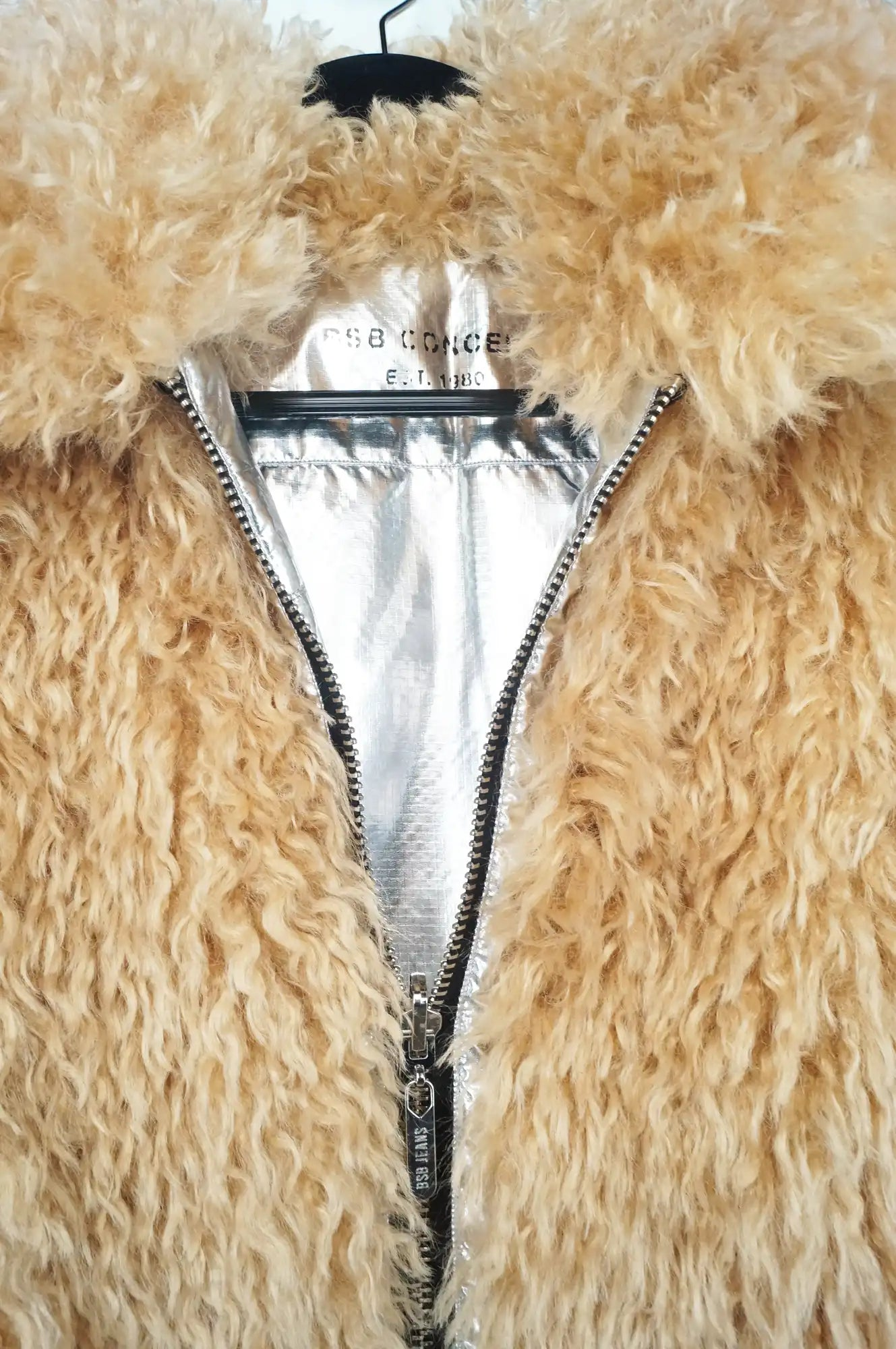 Chaleco reversible plata y peluche