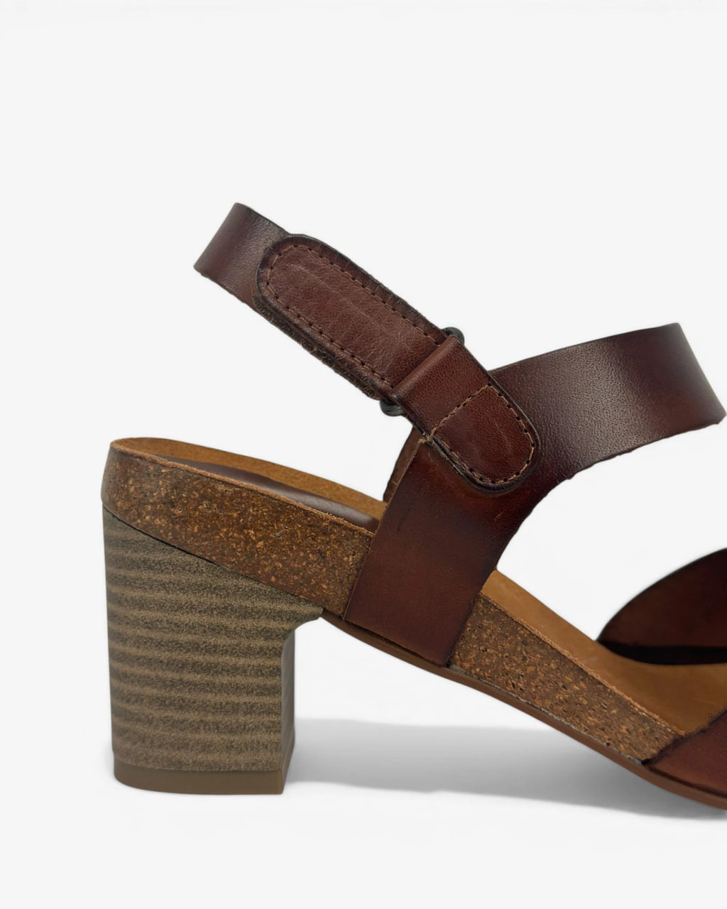 Sandalias piel marrón