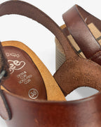 Sandalias piel marrón