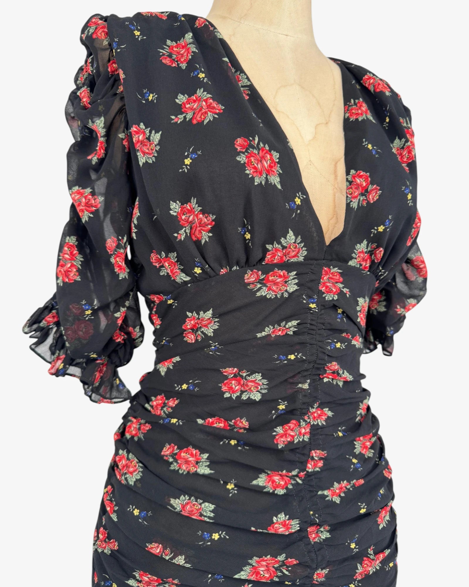 Vestido corto fruncido
