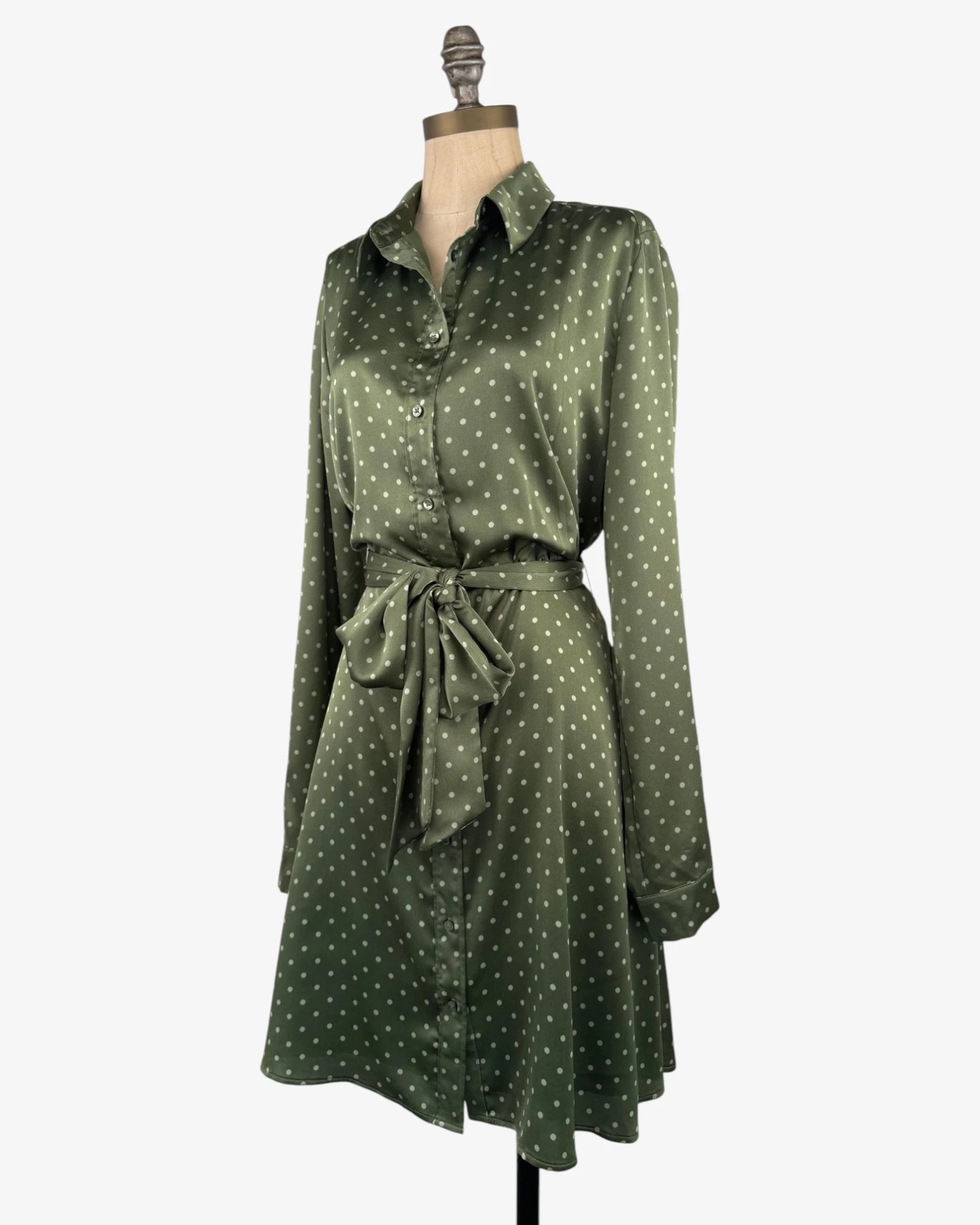 Vestido verde satinado lunares